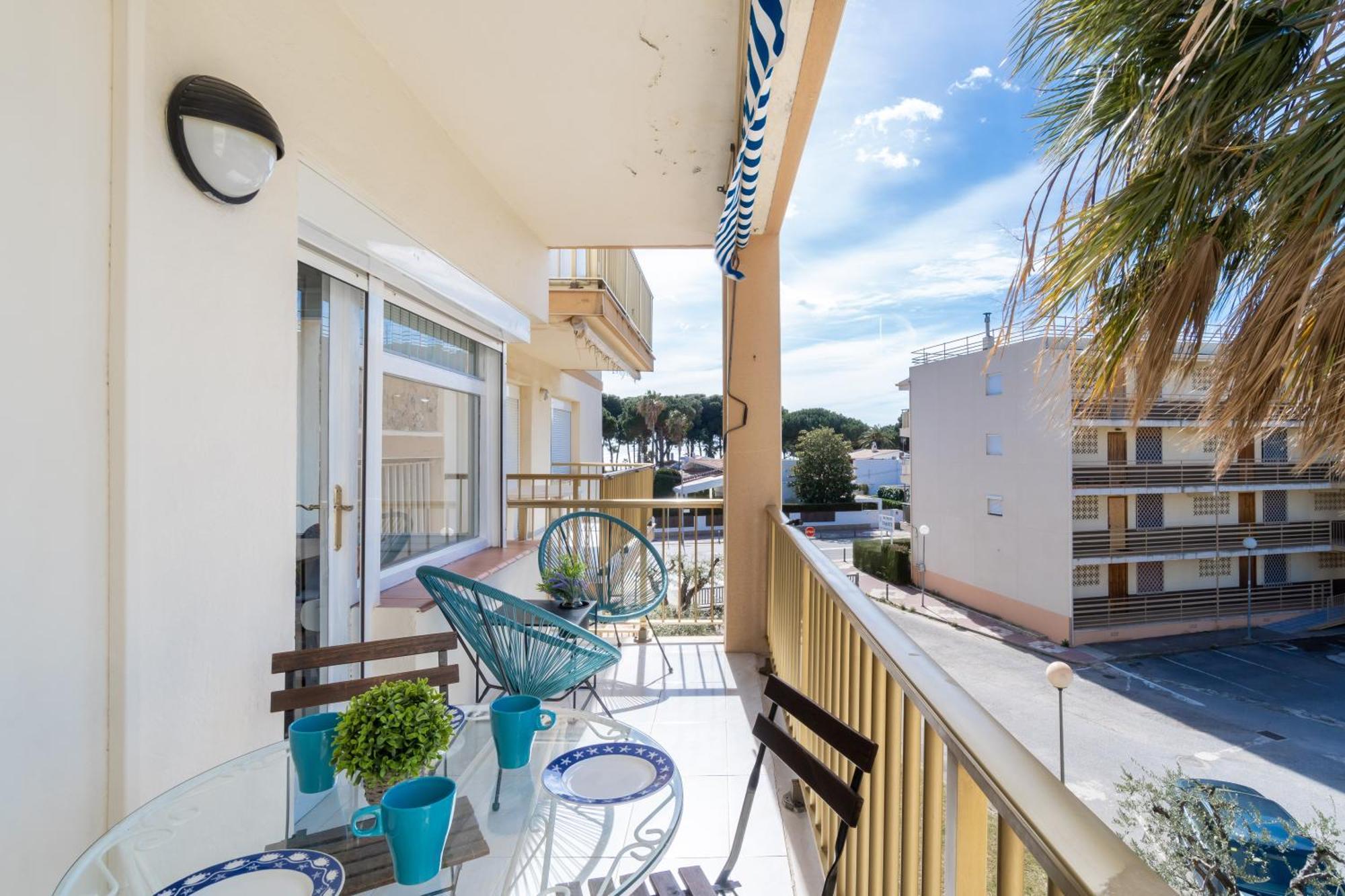 Coastal Paradise & Cozy Home With A 100M From The Beach! Cambrils Exterior photo